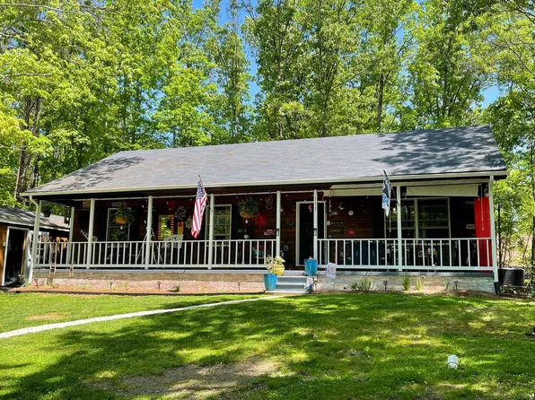 111 Dogwood Dr, Cross Junction, VA 22625