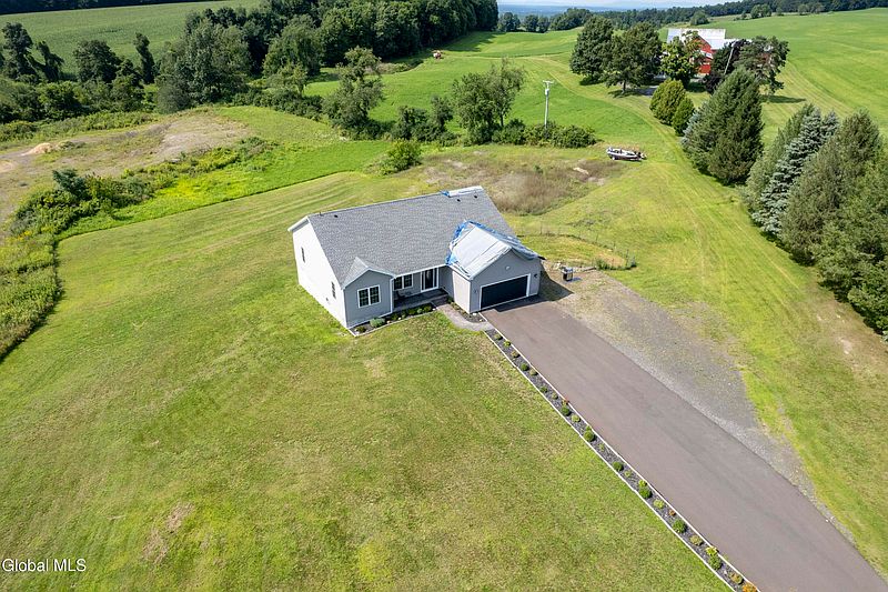 3rd image of 285 Hayes Road