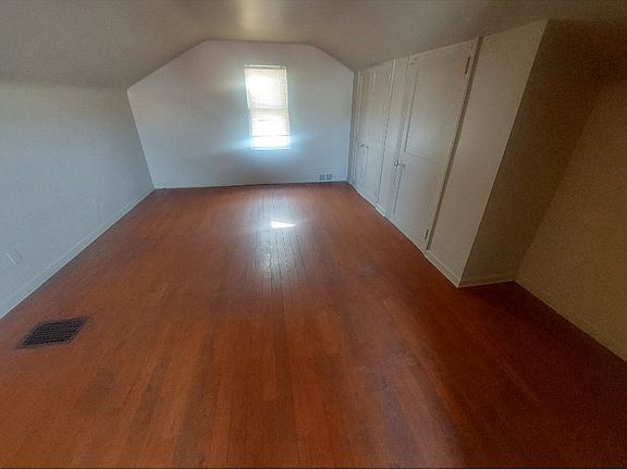 5th image of 19209 Irvington St