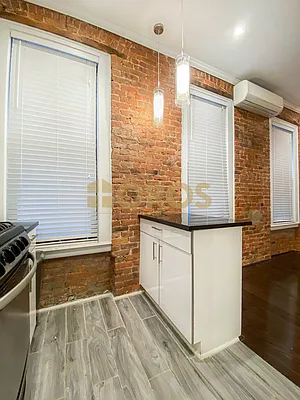 Rented by City Connections Realty | media 8