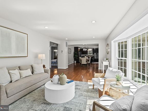4th image of 7908 Rocton Ave