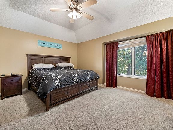 5th image of 40 Bosworth Cir