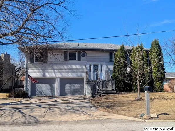 1806 Springview Dr, Mason City, IA 50401