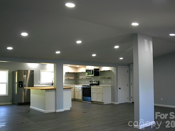 4th image of 2295 Shady Grove Rd