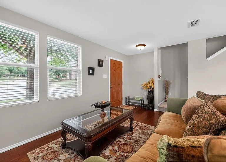 9601 Euclid Dr — Photo 5