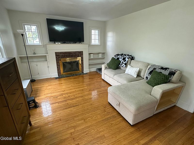 3rd image of 6 Pfeil Avenue