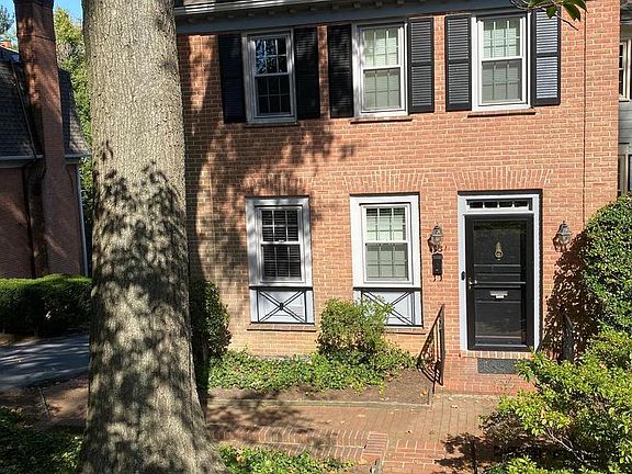 2nd image of 4931 Crescent St