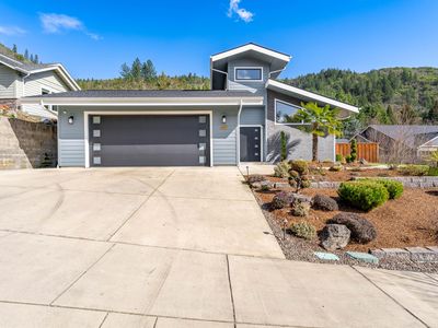 107 NE Vertical Dr, Grants Pass, OR, 97526