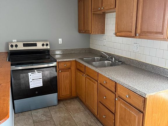 3rd image of 76 Van Den Noort St #B