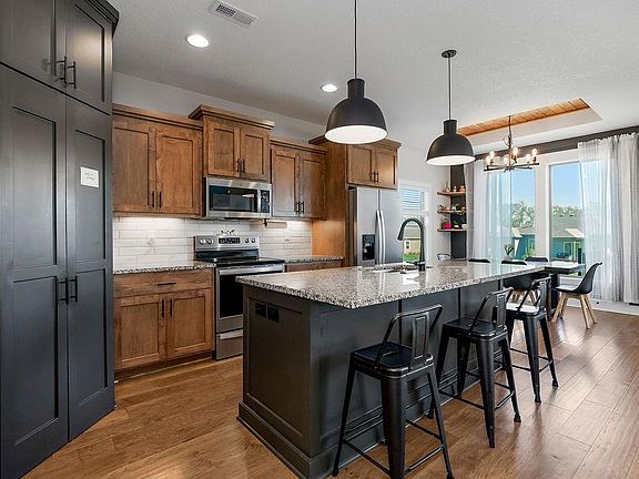 5th image of 807 W Solomon Dr