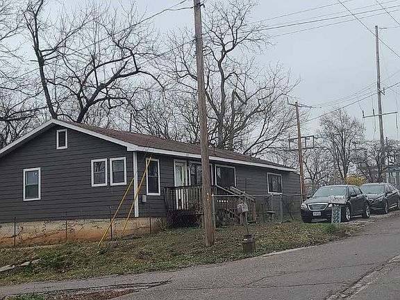 4th image of 201 N Elm St