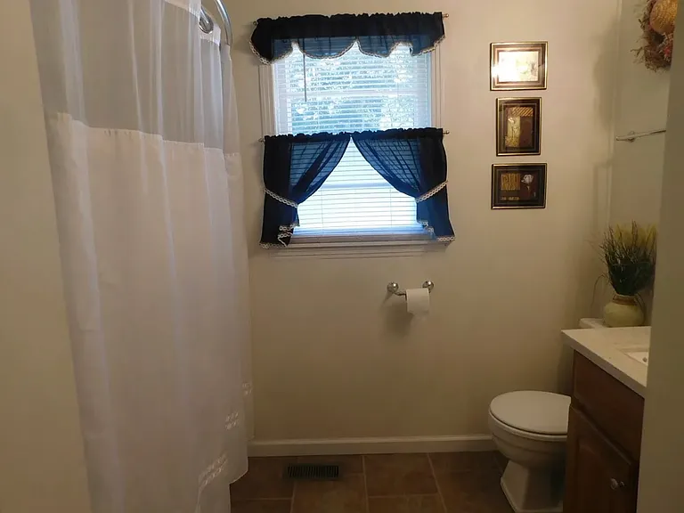 642 Jackson Ave — Photo 13