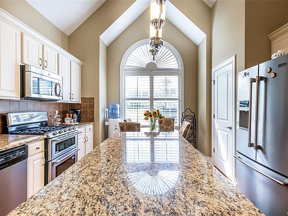 3rd image of 21 Greenside Dr