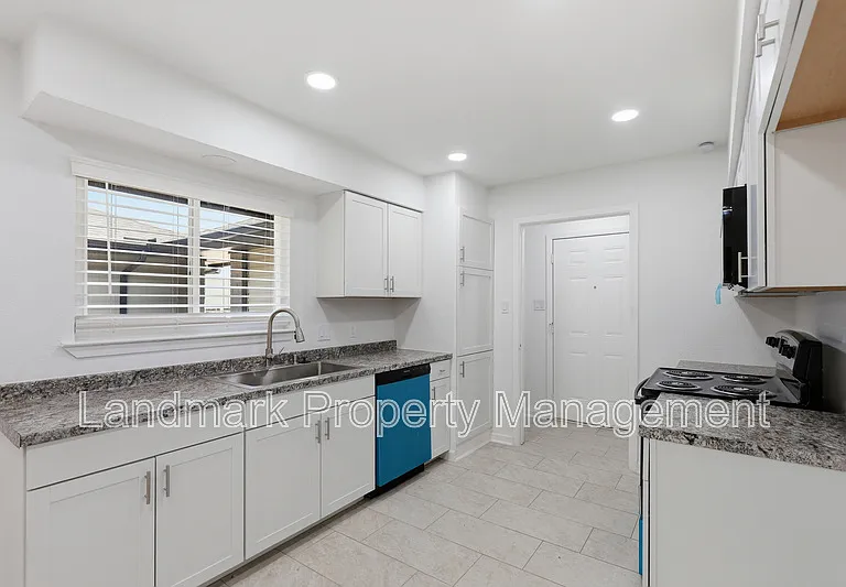 4351 Altamesa Blvd — Photo 14