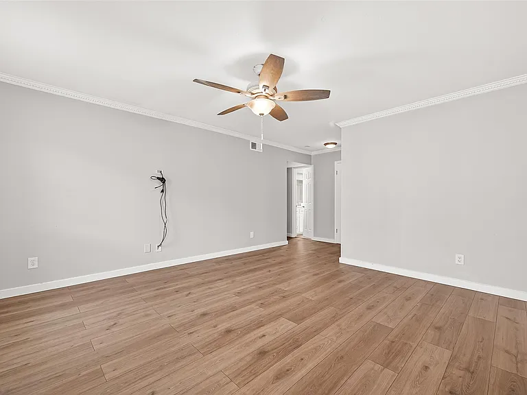 359 N Post Oak Ln #127 — Photo 21