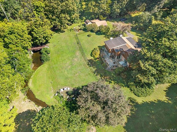 3rd image of 291 Peekskill Hollow Road