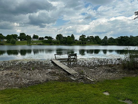 2nd image of 411 Aquaview Dr