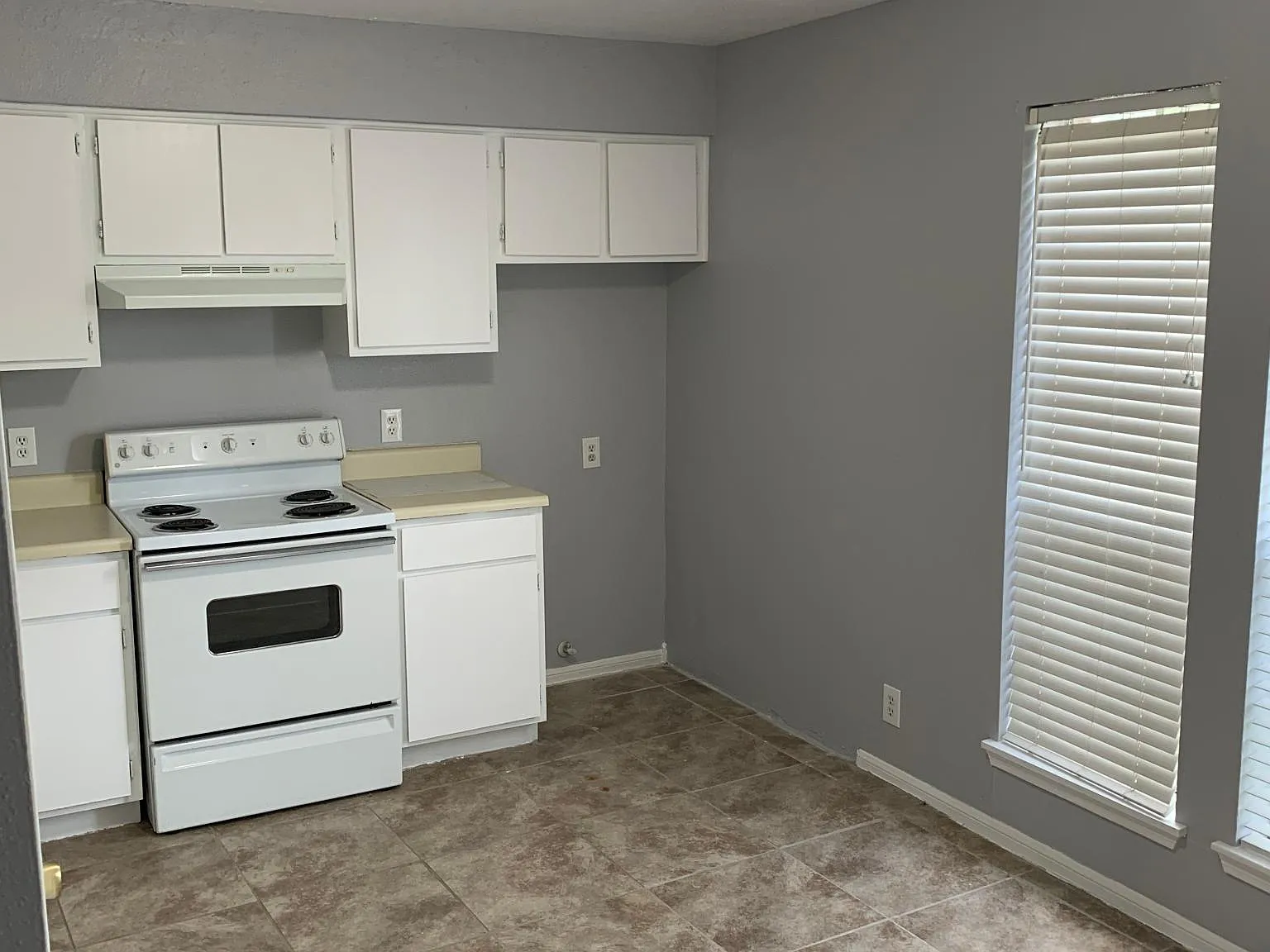 6704 Tamar Dr — Photo 3