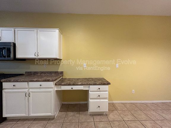5th image of 2956 E Hazeltine Way
