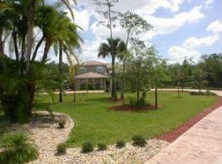 690 7th St NW, Naples, FL 34120