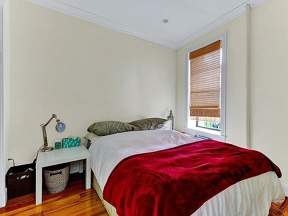 2nd image of 102 Christopher St APT 5e
