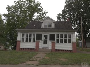 504 S Broadway St, Toledo, IA 52342