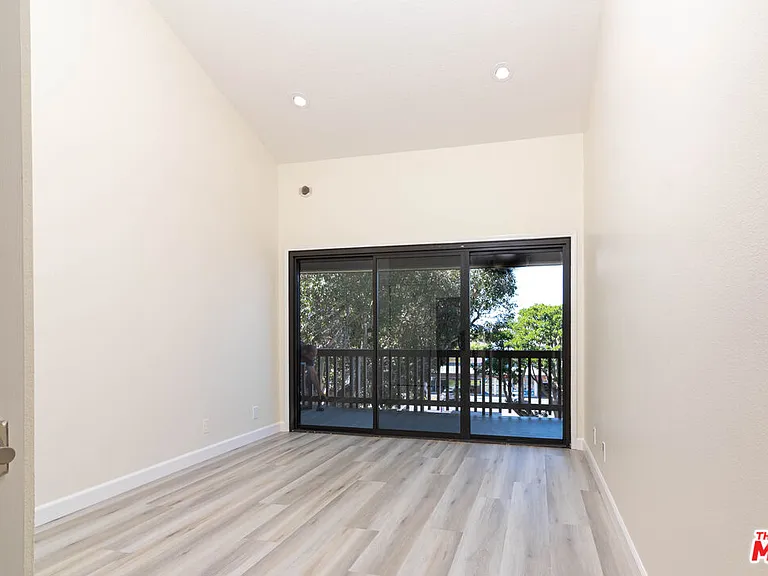 8515 Falmouth Ave #422 — Photo 15