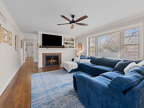 3rd image of 4557 Park Ave