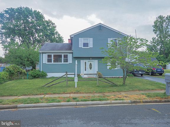 2nd image of 304 Garden Gate Ln
