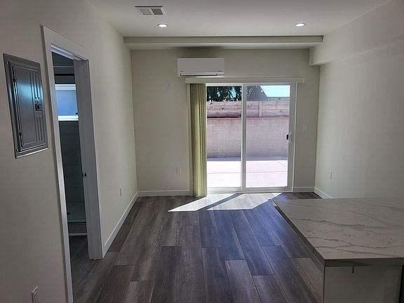 4th image of 5244 1/4 Whitsett Ave #1/4