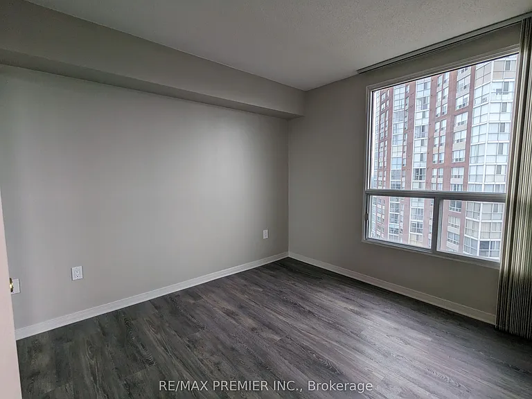 5 Concorde Pl #2809 — Photo 21