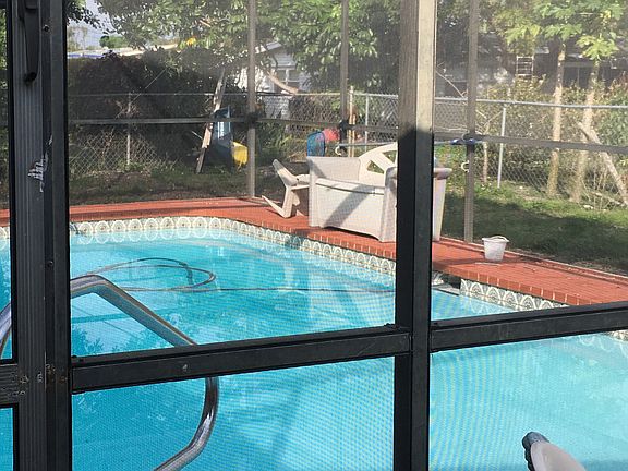 4th image of 909 Leeland Heights Blvd E