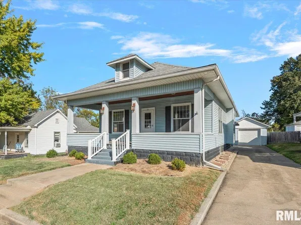 221 W Dodds St, Divernon, IL 62530