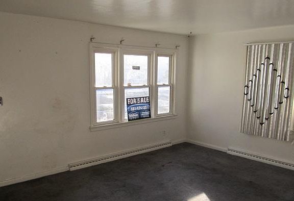 5th image of 227 Hastings Ave