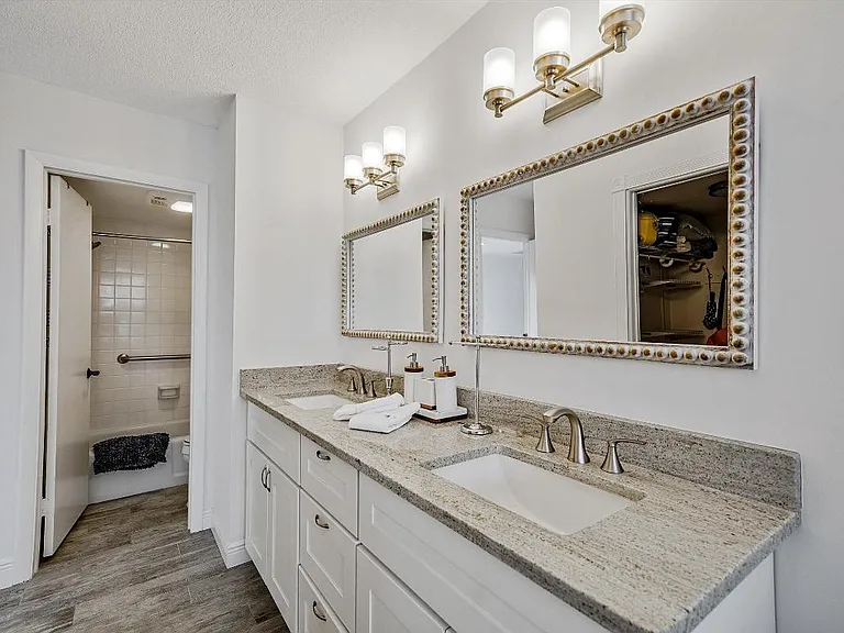 225 Beach Rd #205 — Photo 26