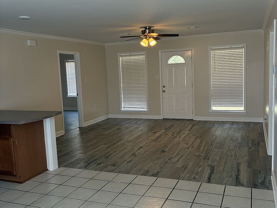 1st image of 1041 Hubbard St