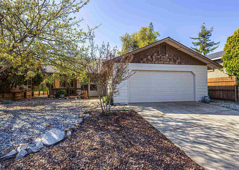1st image of 11290 McKellar Dr