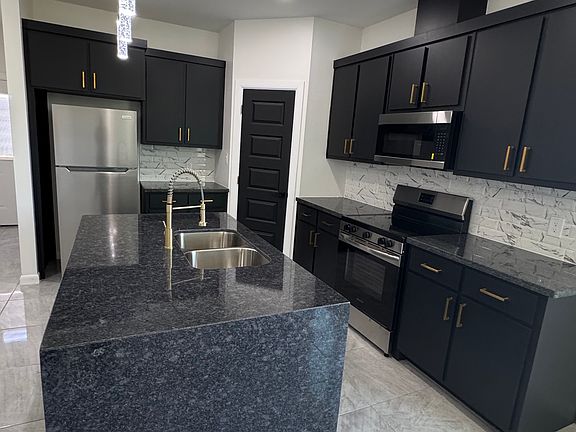 4th image of 2201 E San Andrea St #1
