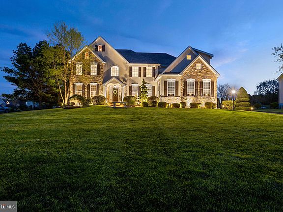 3rd image of 3234 Hamilton Ln