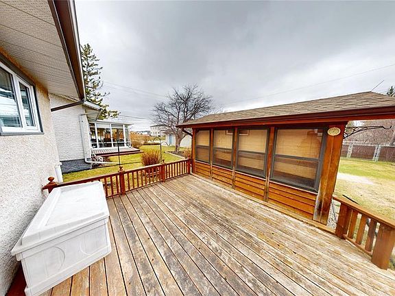 5th image of 727 Vaughan Ave