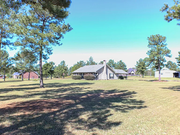110 Lacey Ln — Photo 1