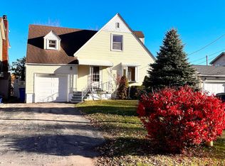 30875 Adams Dr, Gibraltar, MI 48173