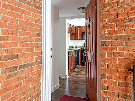 5th image of 1934 Greenpoint Dr APT 304