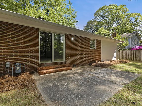 5th image of 628 Ashe Ave