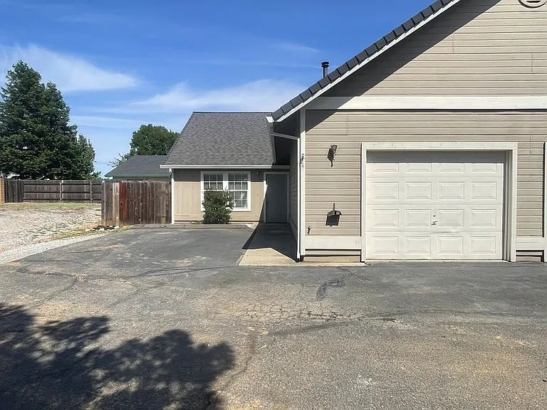 802 Cally Ct — Photo 1