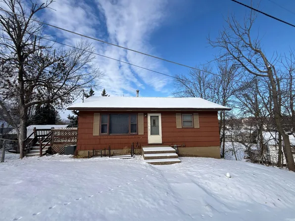 1008 S 10th St, Clinton, IA 52732