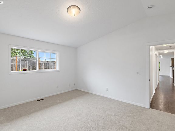 4th image of 485 SE Centurion Ave