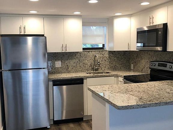 2nd image of 8290 Lake Dr APT 202