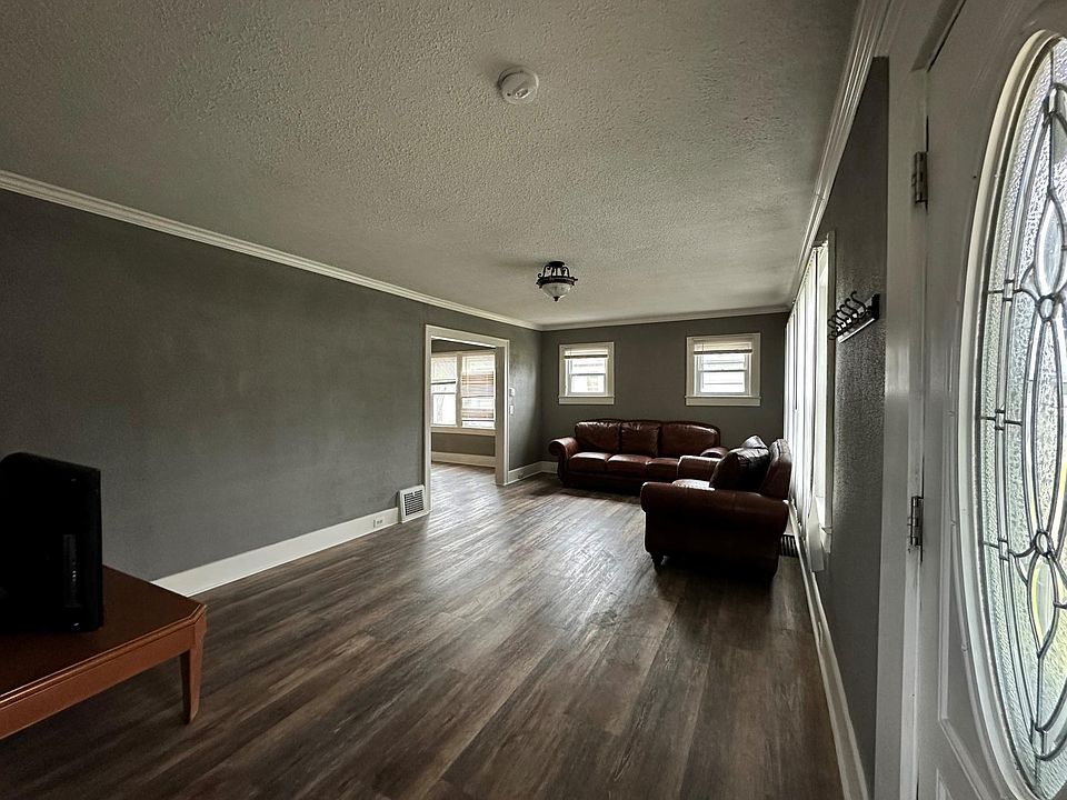 2nd image of 360 N Cedar St