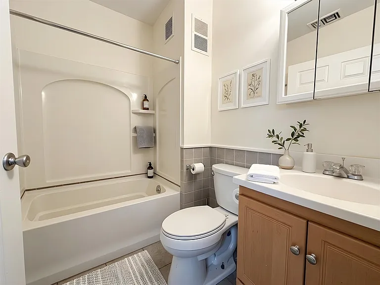 11 Vancouver St #2 — Photo 3